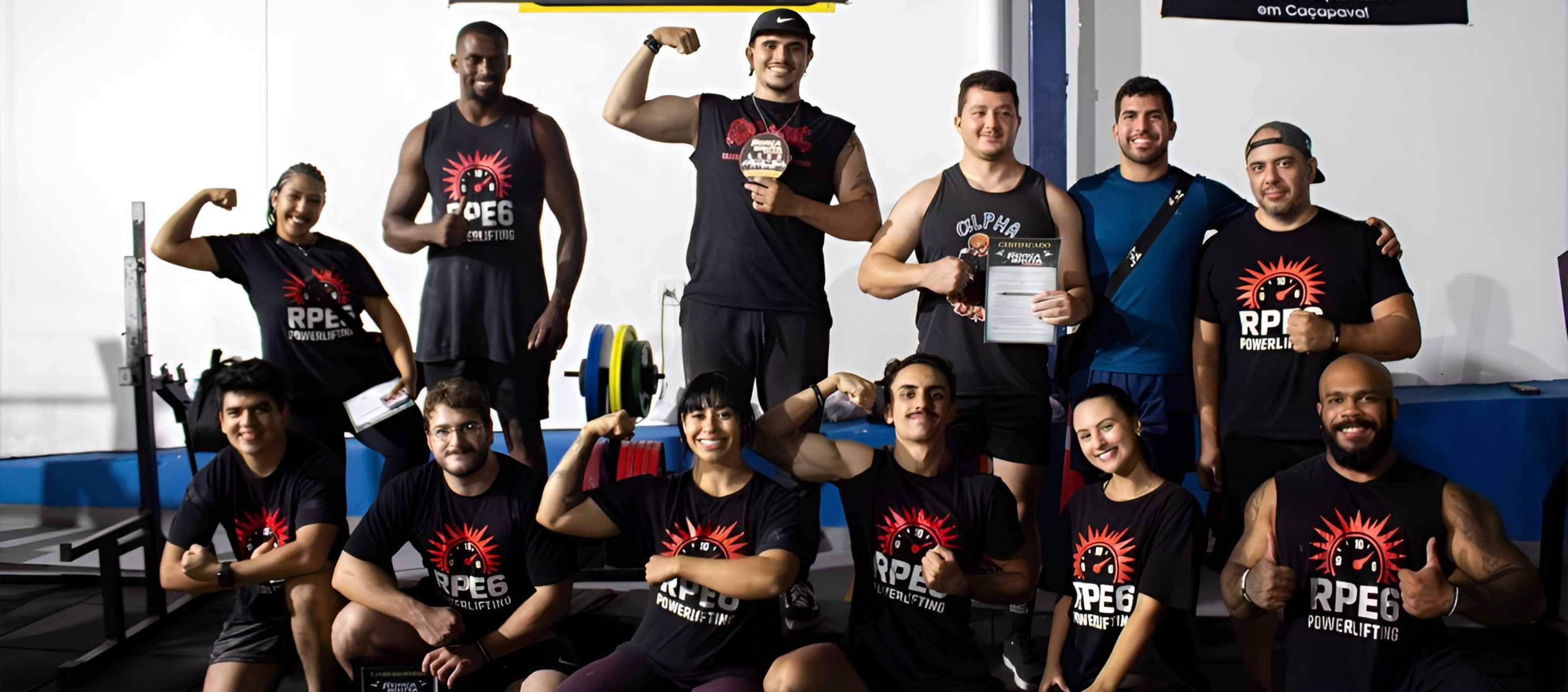 Equipe RPE6 reunida após competição de powerlifting